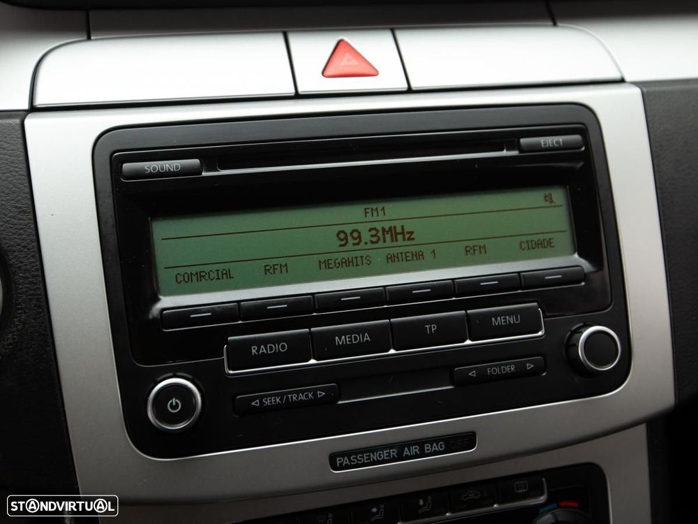 VW Passat Variant - 16