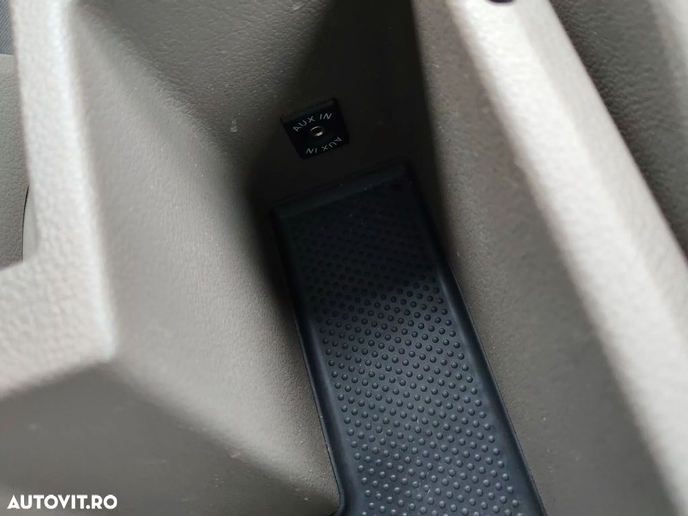 Volkswagen Golf Plus 2.0 TDI DSG Comfortline - 23