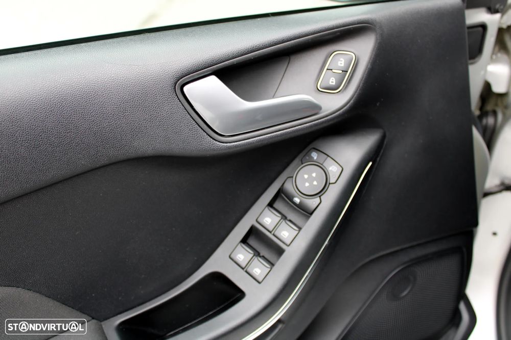 Ford Fiesta 1.0 EcoBoost MHEV ST-Line X Aut. - 17