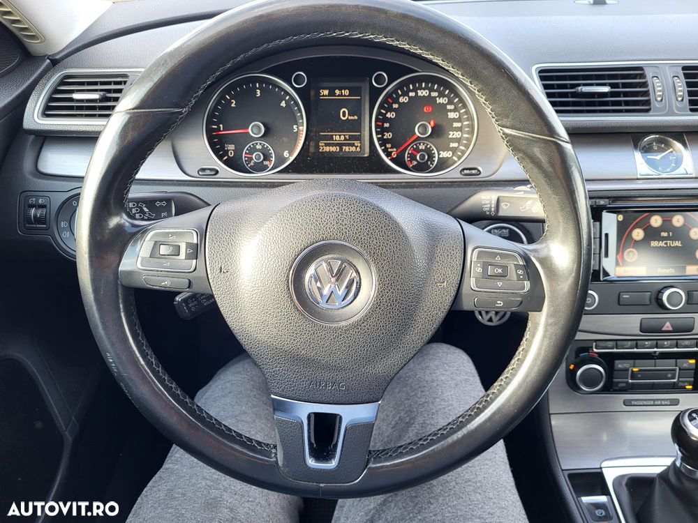 Volkswagen Passat - 11