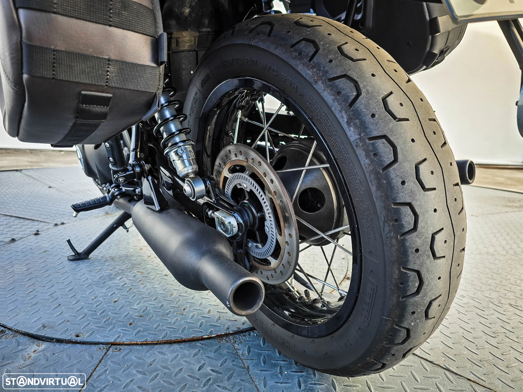 Triumph Bonneville T120 Black - 21