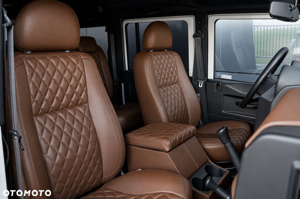 Land Rover Defender 2.4 TD4 SE - 27