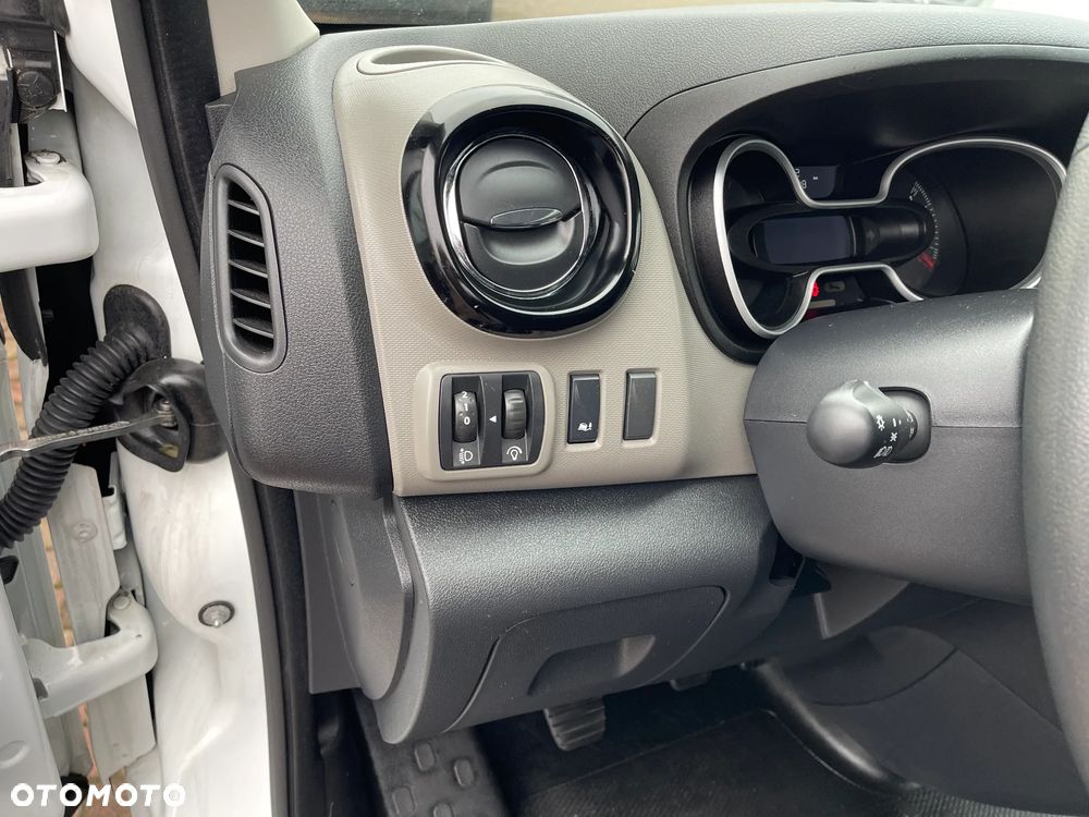 Nissan NV300 Trafic Vivaro 9-OSOBOWY - 12