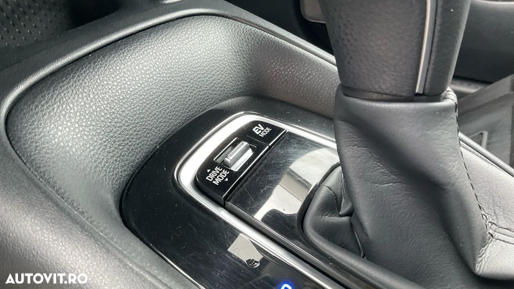 Toyota Corolla 1.8 HSD Business - 24