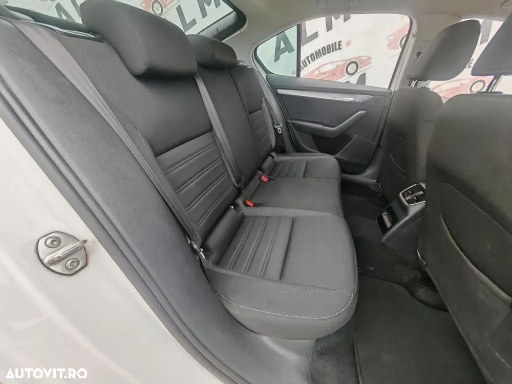 Skoda Octavia 1.6 TDI DSG Ambition - 12