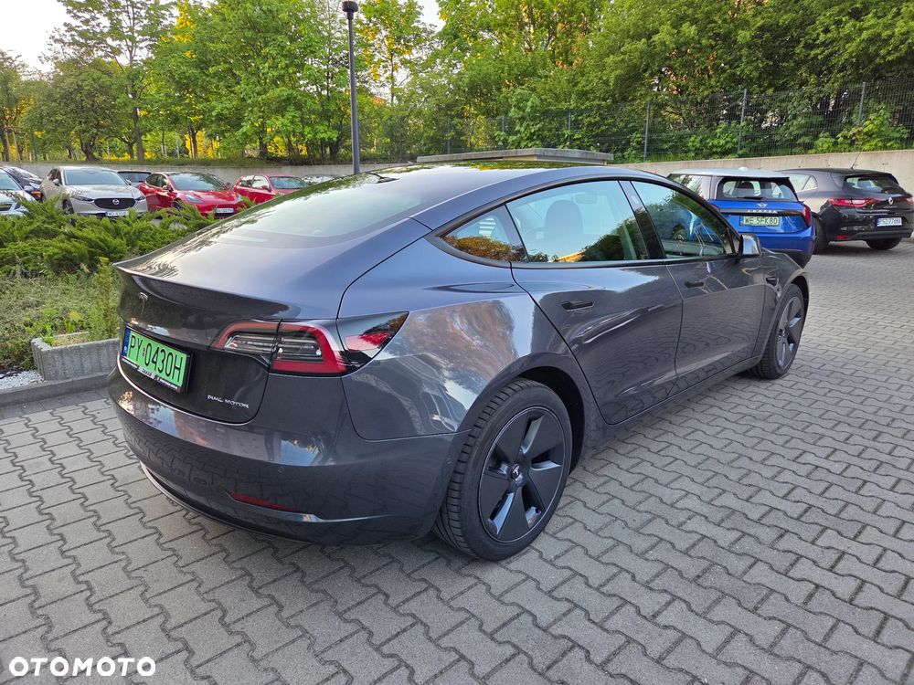 Tesla Model 3 Standard Reichweite Plus Hinterradantrieb - 4
