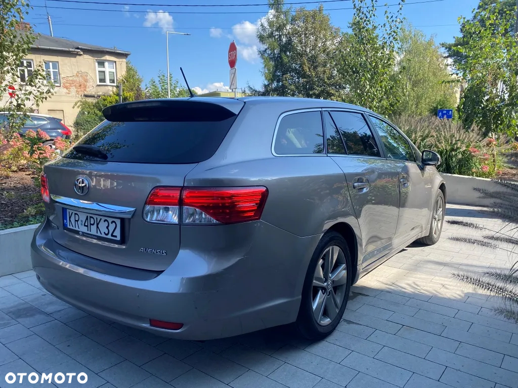 Toyota Avensis 2.0 D-4D Premium - 11
