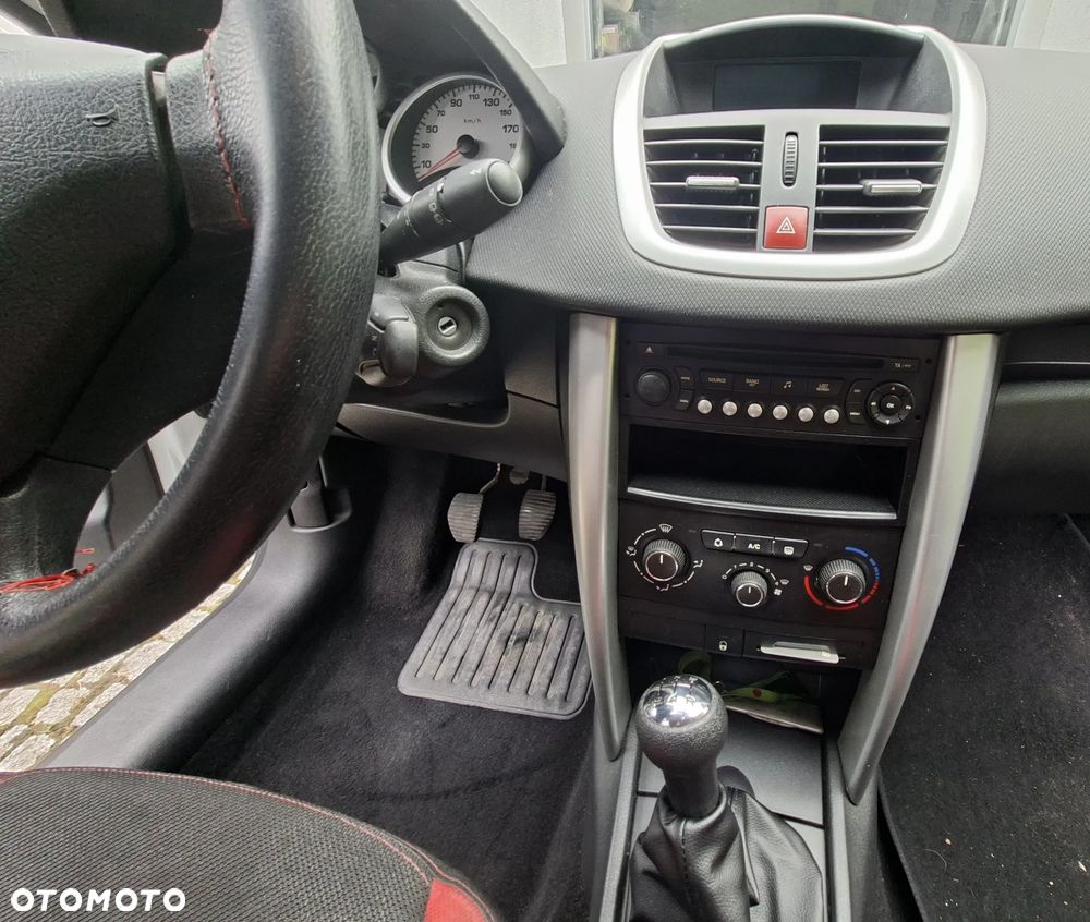 Peugeot 207 - 13