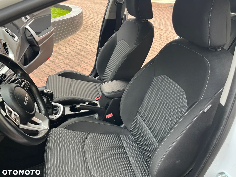 Kia Ceed 1.5 T-GDI M - 20