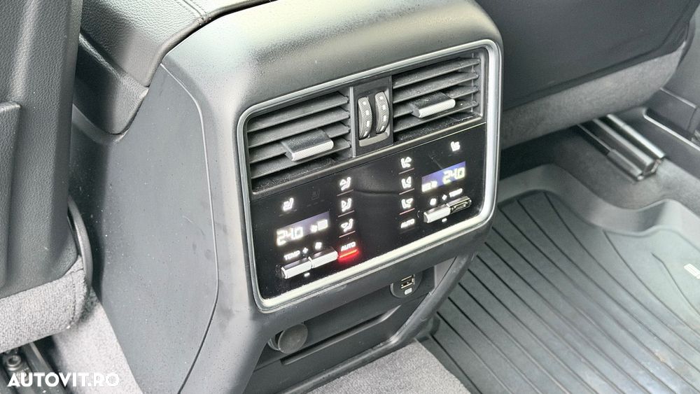 Porsche Cayenne - 30