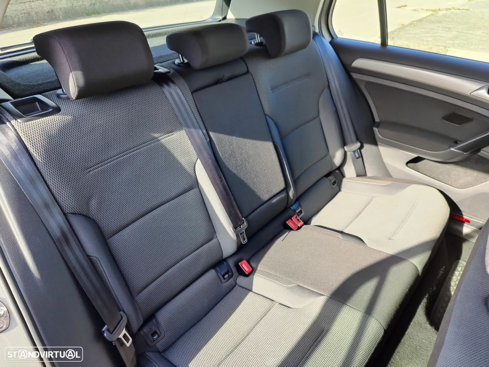 VW Golf 1.6 TDi BlueMotion Confortline - 8