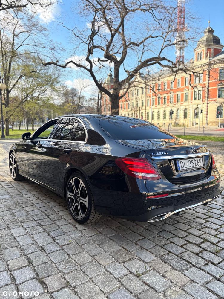 Mercedes-Benz Klasa E 220 d 4-Matic 9G-TRONIC - 36
