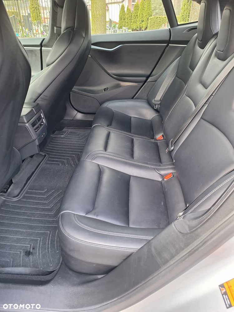 Tesla Model S - 15