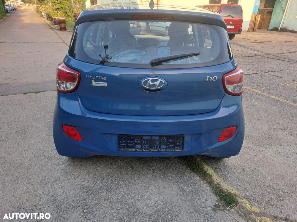 Hyundai i10 1.0 Fifa World Cup Edition - 18