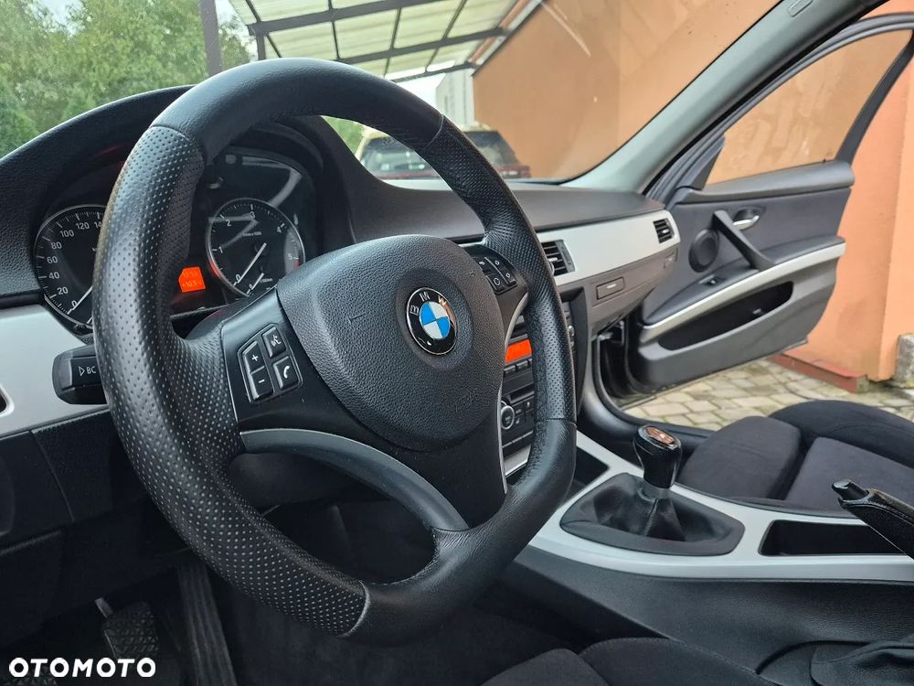 BMW Seria 3 318d - 6