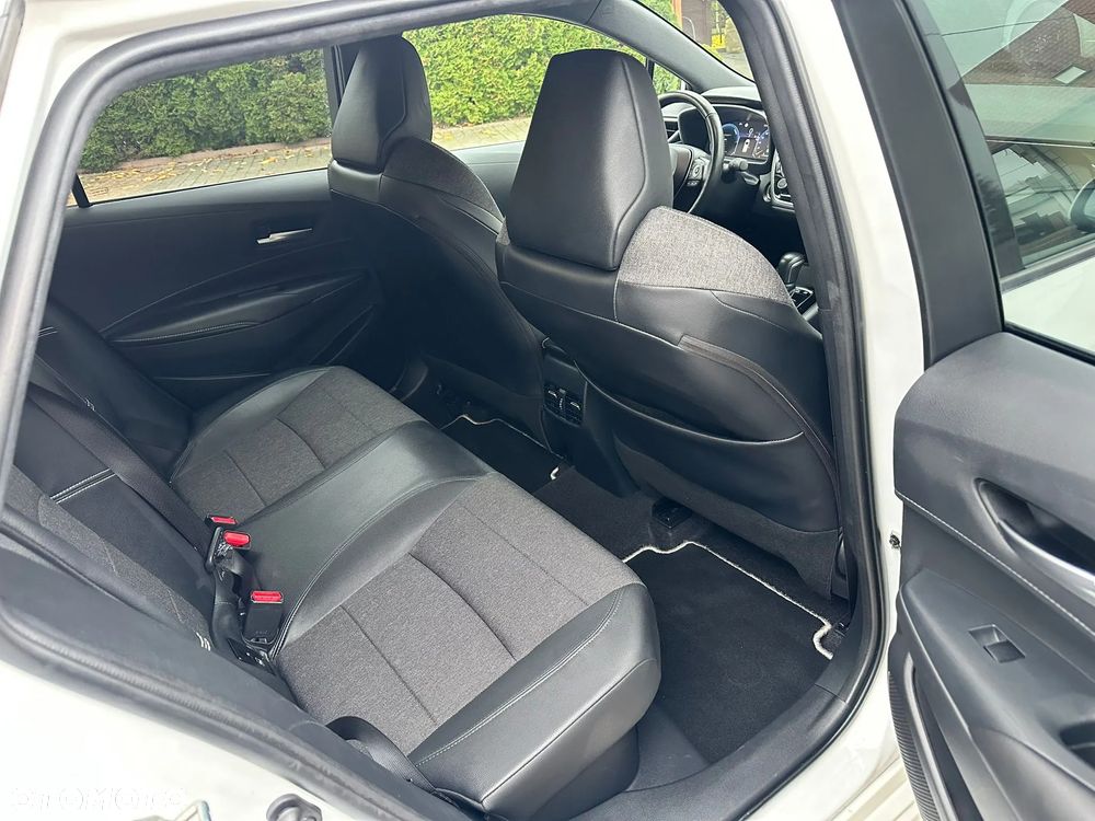 Toyota Corolla 1.8 Hybrid Touring Sports Business Edition - 30