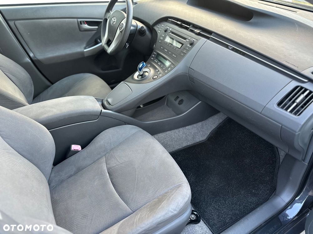 Toyota Prius (Hybrid) Life - 6