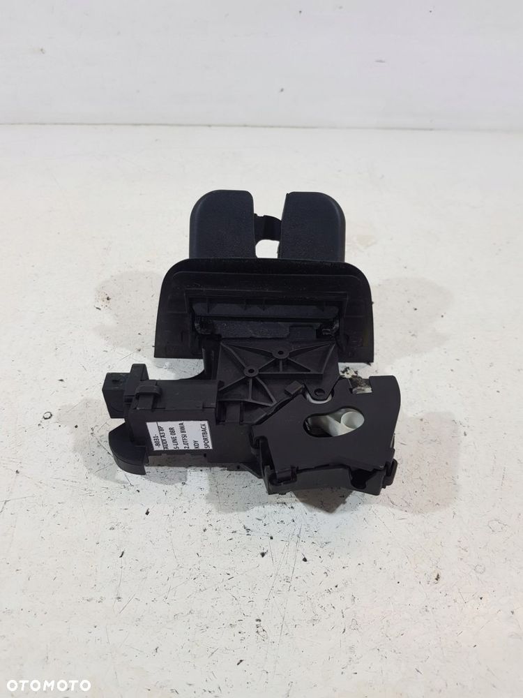 ZAMEK KLAPY BAGAŻNIKA 8P4827505C AUDI A3 8P LIFT EUR 08r 5D - 4