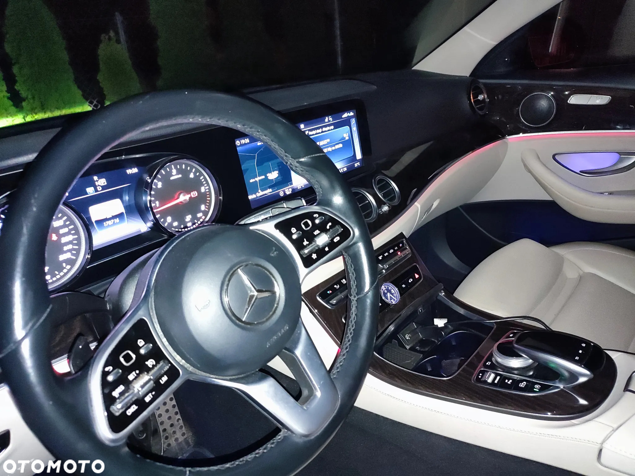 Mercedes-Benz Klasa E 220 d 4-Matic Business Edition 9G-TRONIC - 35