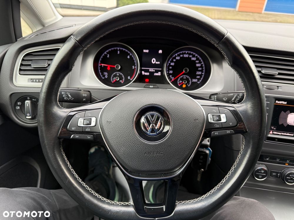 Volkswagen Golf - 25