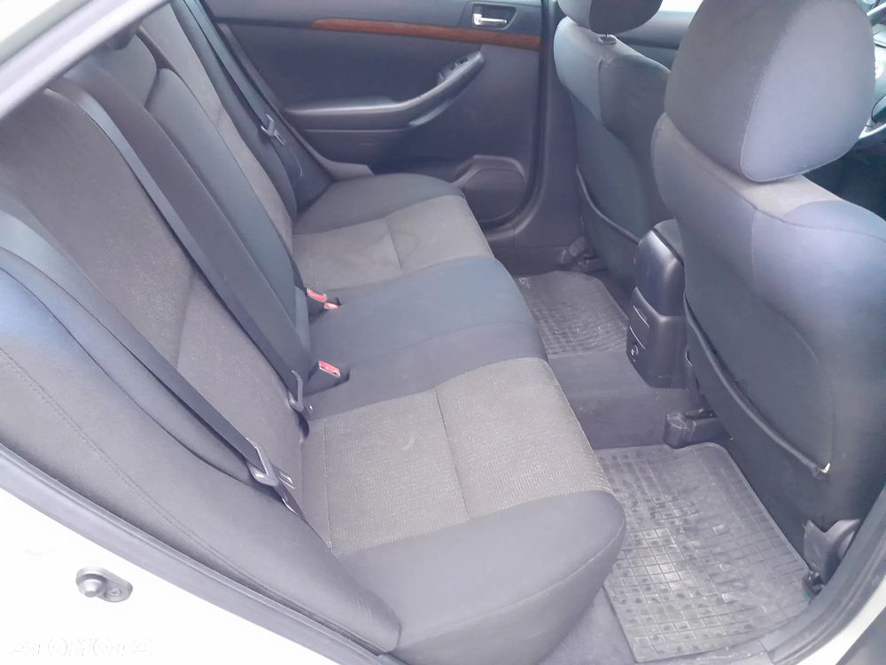 Toyota Avensis 1.8 VVT-i Luna - 6