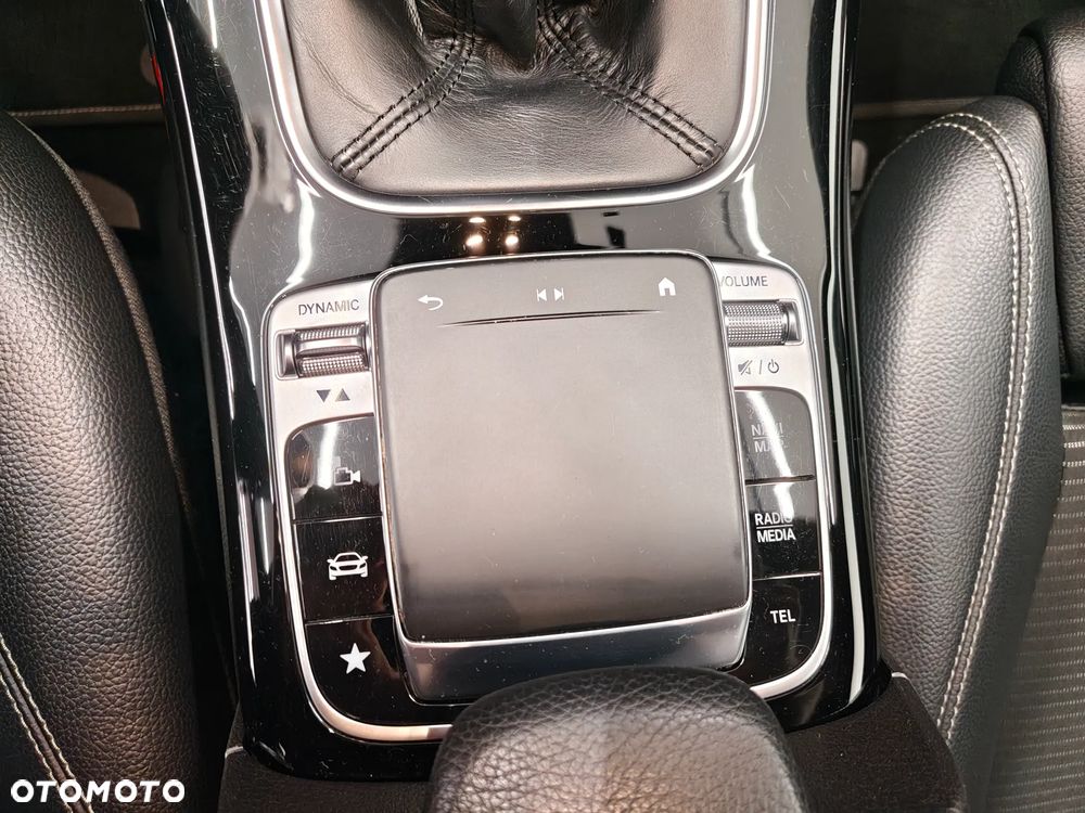 Mercedes-Benz CLA 180 Progressive - 21