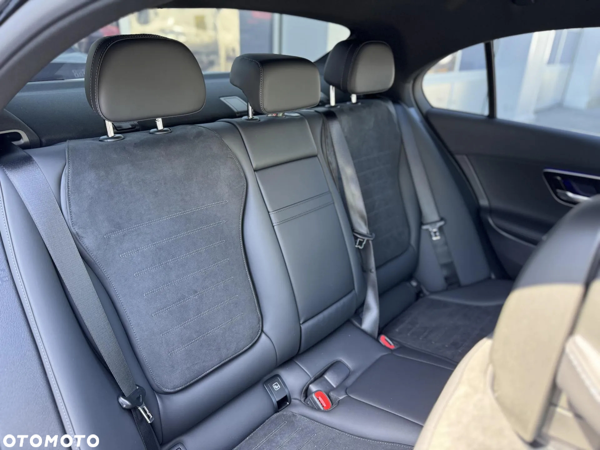 Mercedes-Benz Klasa C 200 4Matic 9G-TRONIC AMG Line Advanced - 13