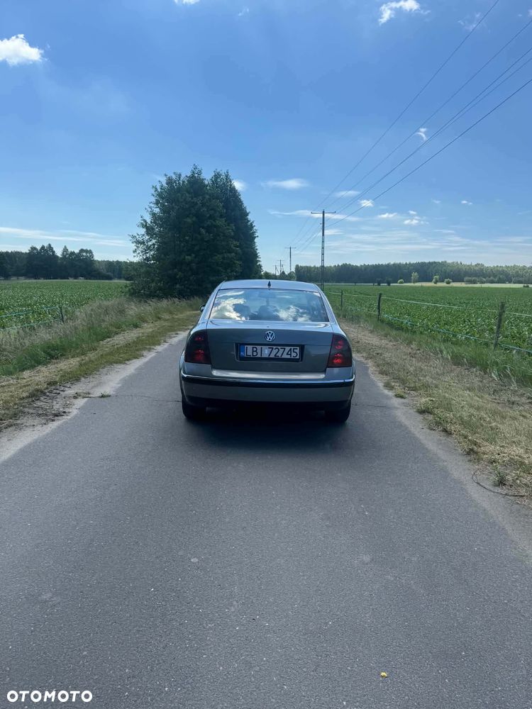 Volkswagen Passat 1.9 TDI Highline - 5