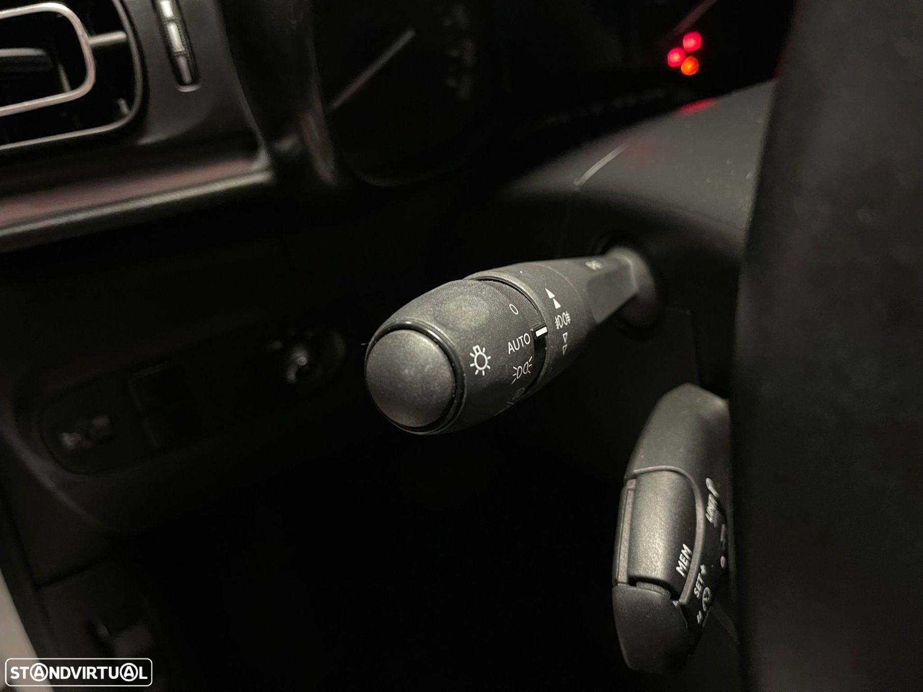 Citroën C3 1.2 PureTech Shine EAT6 - 8