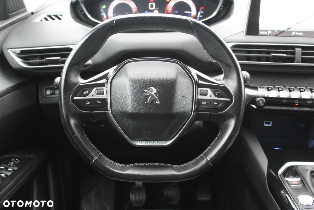 Peugeot 3008 1.2 PureTech Allure S&S - 17