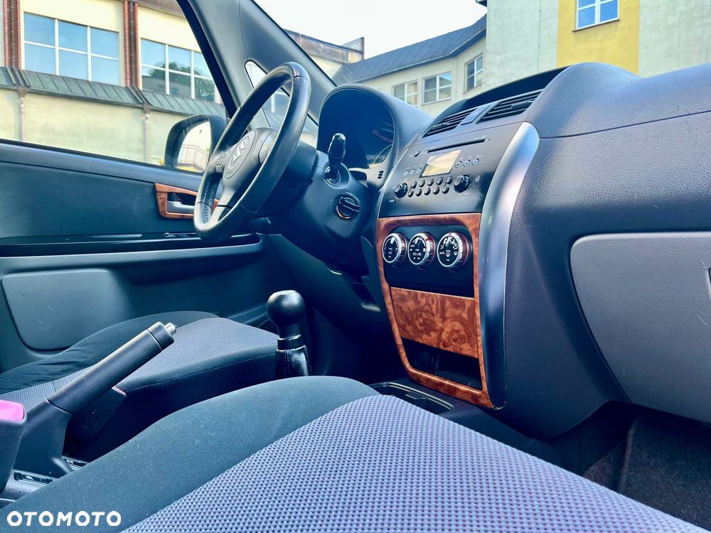 Suzuki SX4 1.6 GS / Premium - 16