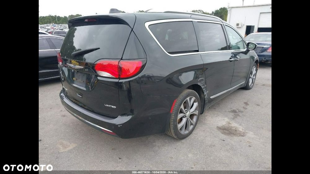 Chrysler Pacifica - 6