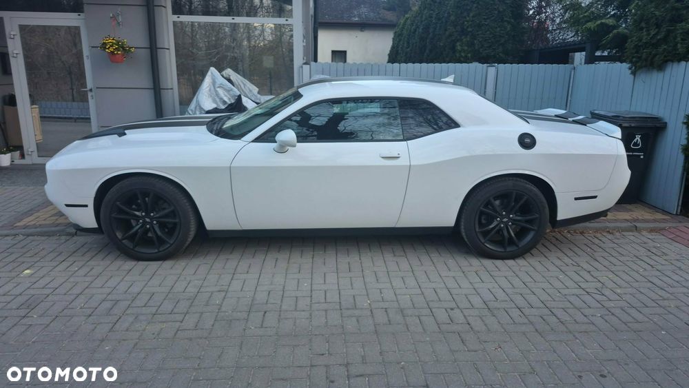 Dodge Challenger - 2