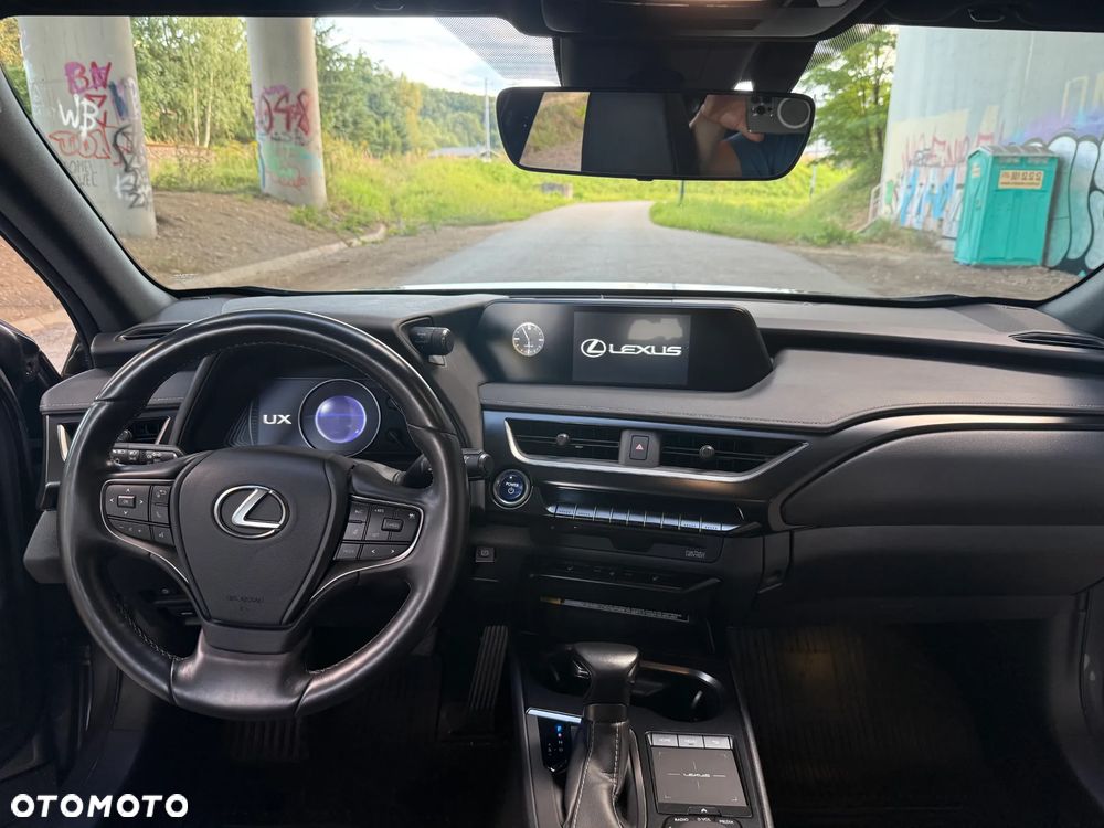 Lexus UX - 15