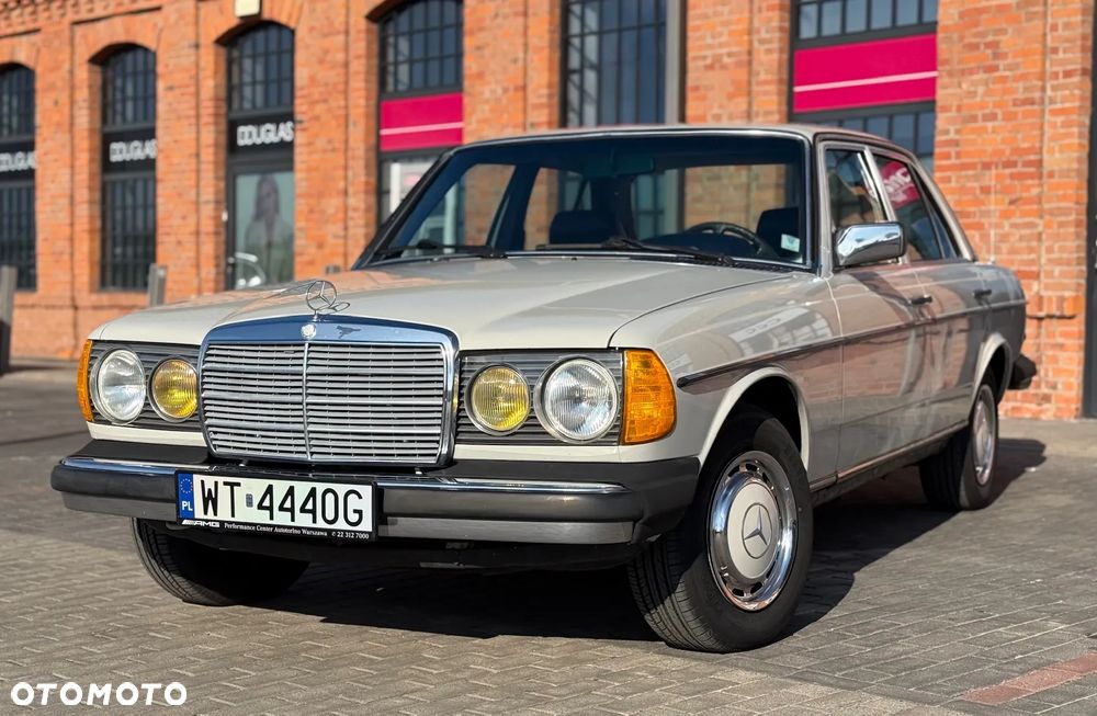 Mercedes-Benz W123 - 1