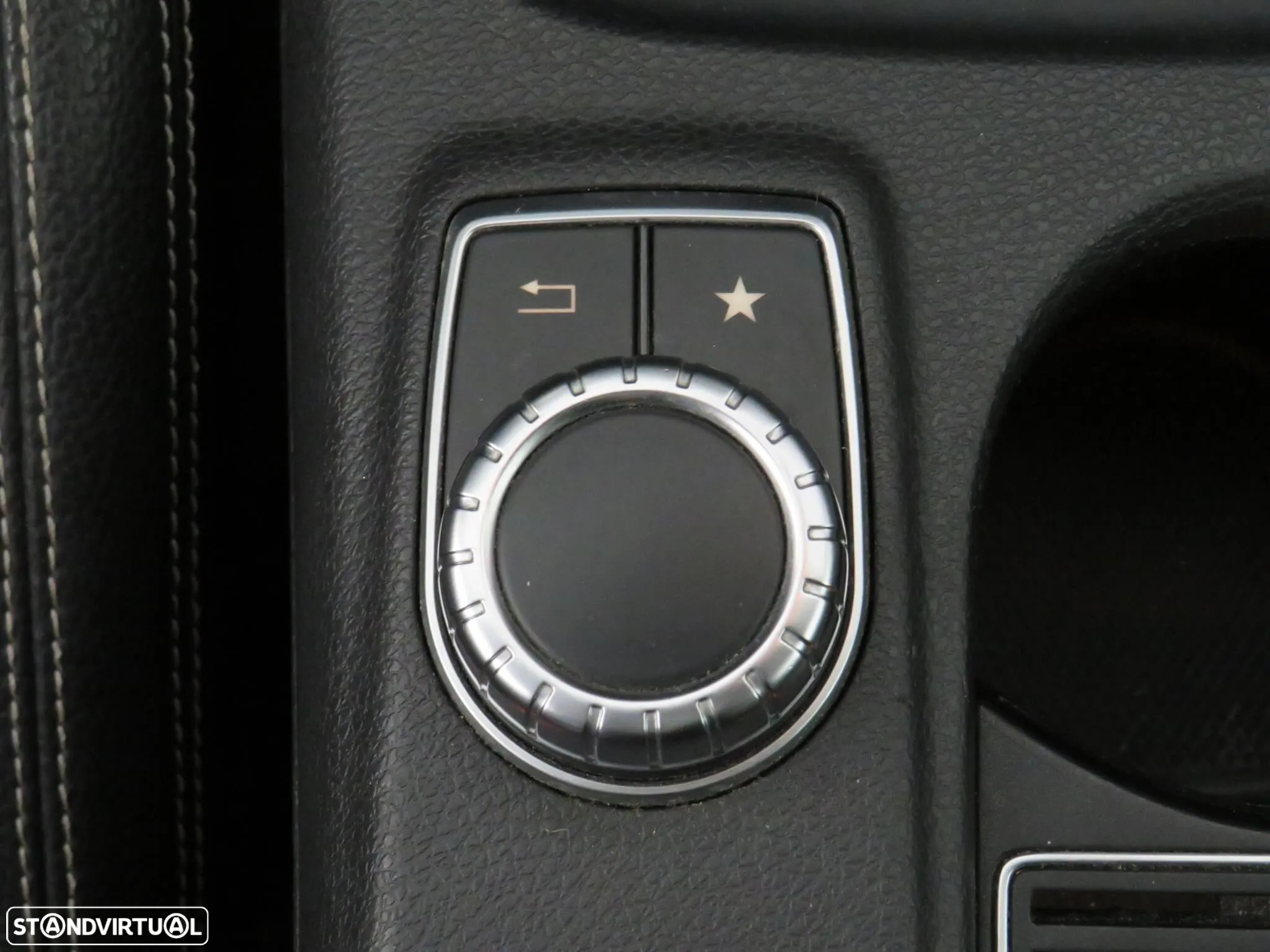 Mercedes-Benz GLA 200 d 7G-DCT Urban - 47