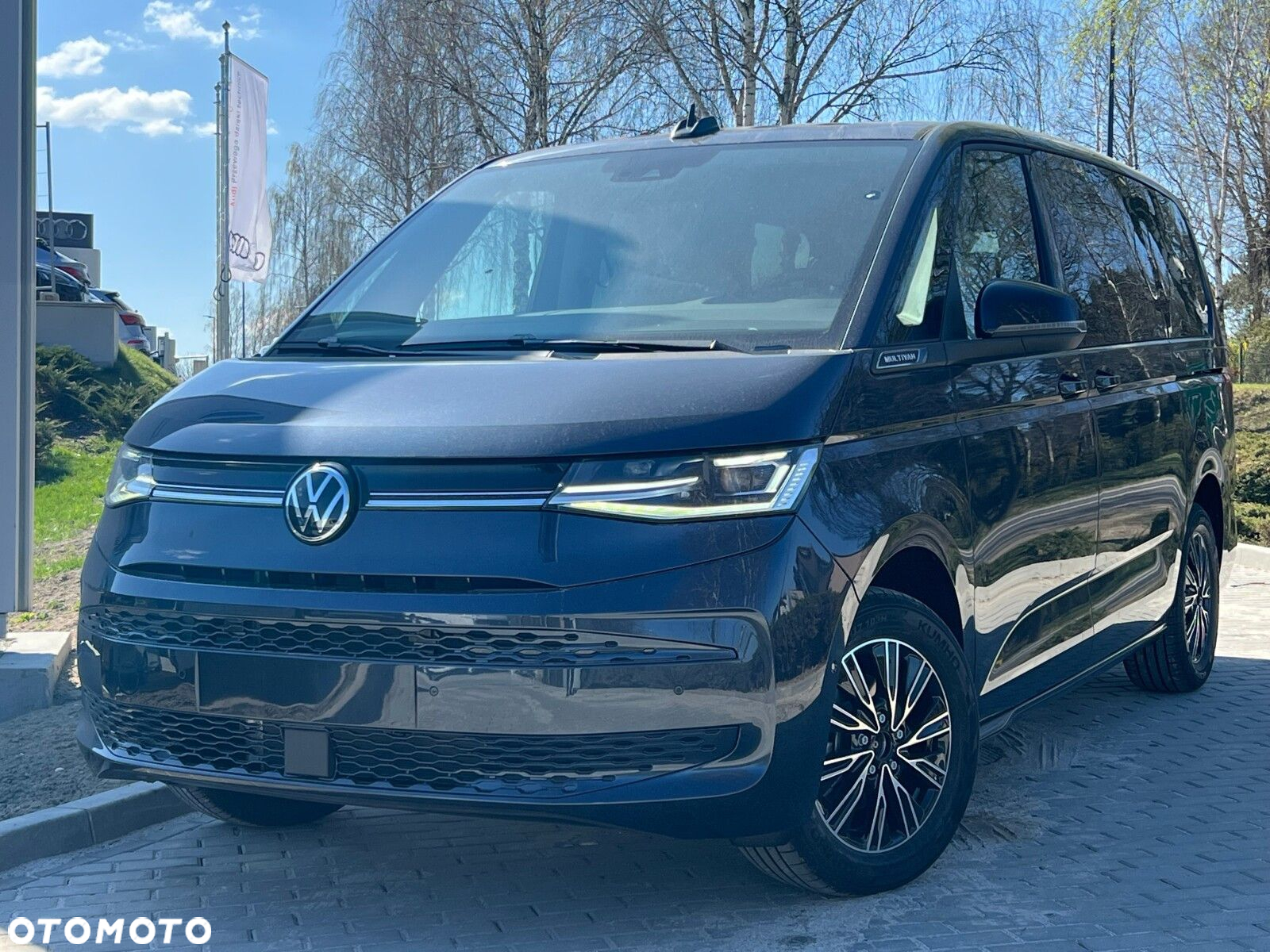 Volkswagen multivan Multivan Life L2 silnik: 2,0 l TDI SCR 110 kW / skrzynia biegów: 7-biegowa DSG rozstaw osi: 3124 mm - 2