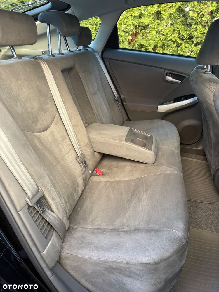 Toyota Prius (Hybrid) - 8