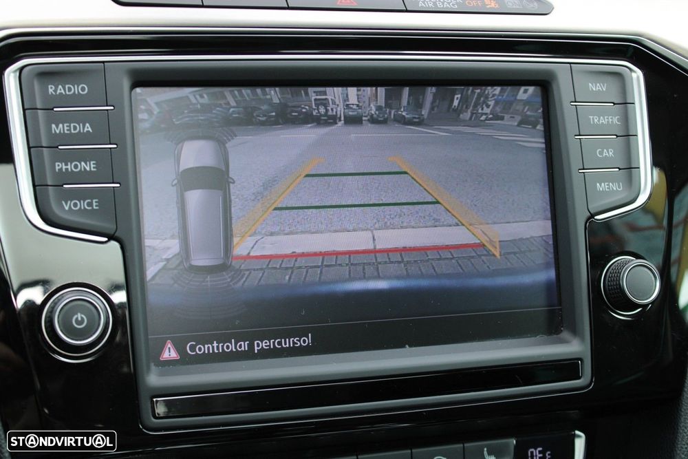 VW Passat Variant 1.6 TDI Highline DSG - 36