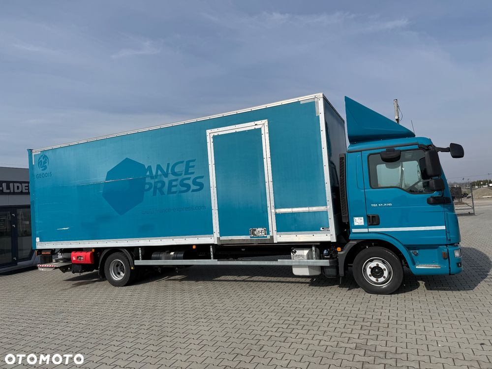 MAN TGL 12.220 / KONTENER + WINDA / 117 000 KM / ROLETA / TYŁ PODUSZKA / Z FRANCJI / STAN BDB / / / - 4