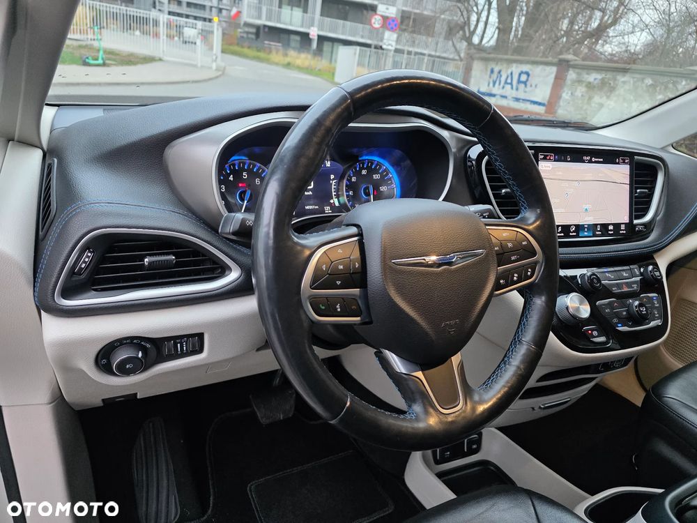 Chrysler Pacifica - 8