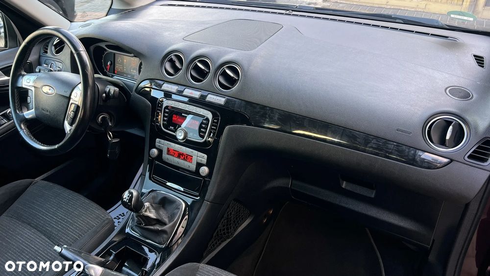 Ford Galaxy 2.0 Ghia - 19