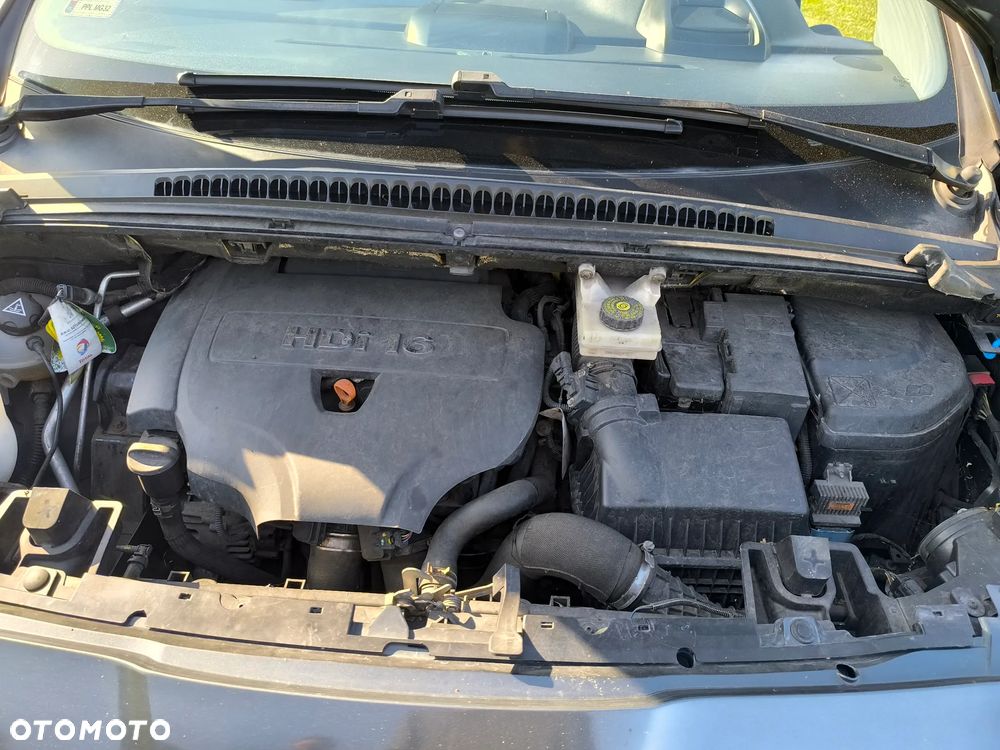 Peugeot 5008 2.0 HDi Active 7os - 8