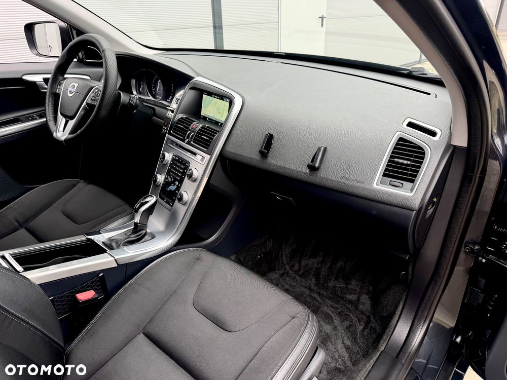 Volvo XC 60 D3 Geartronic Momentum - 28