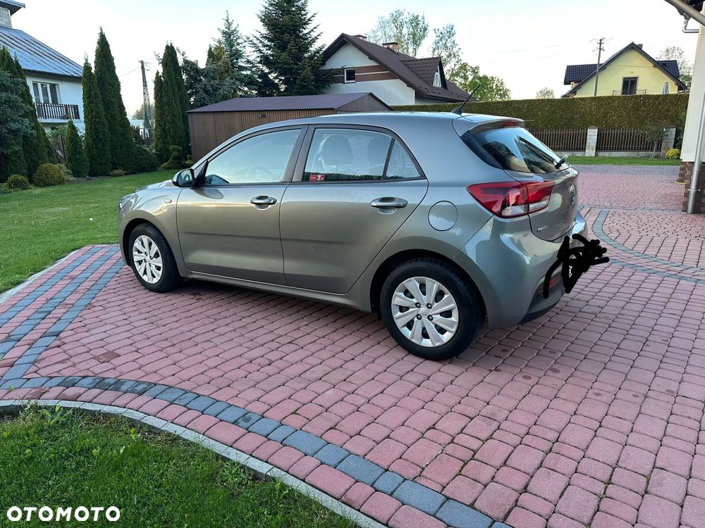 Kia Rio 1.2 L - 23