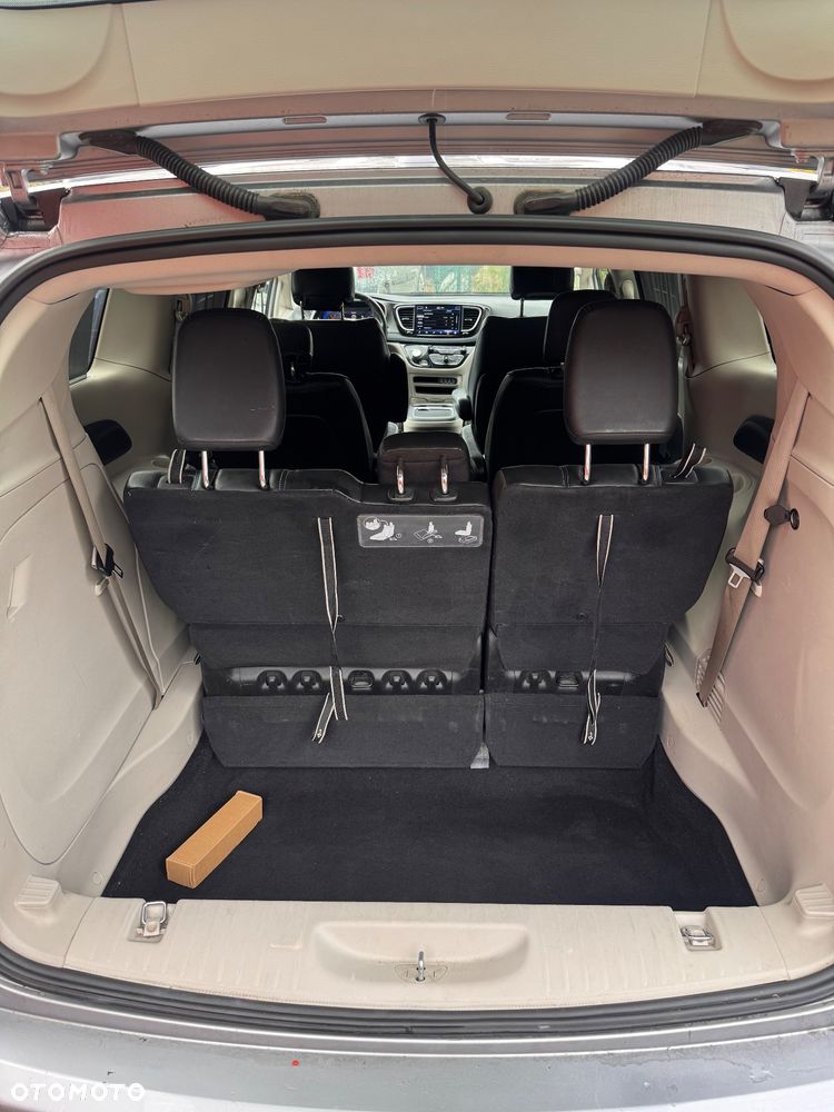 Chrysler Pacifica - 18