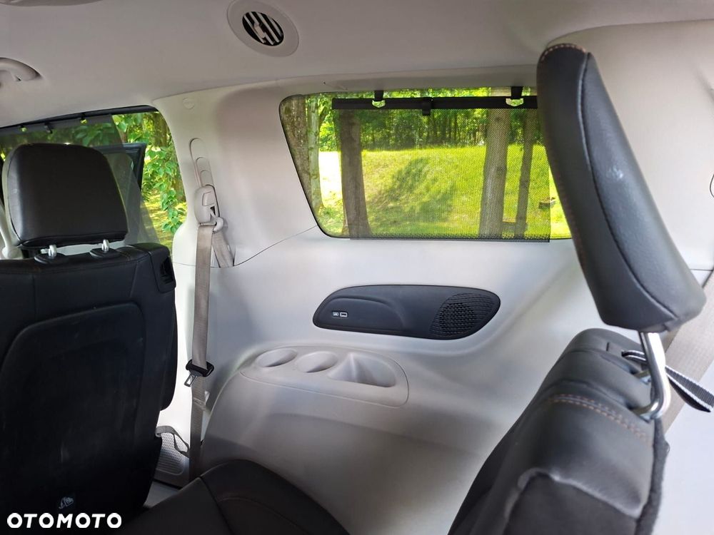 Chrysler Pacifica - 26