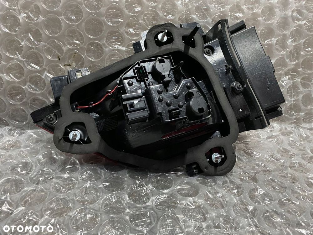 LAMPA LEWA TYŁ W KLAPĘ BMW F39 X2 LED F03689000G - 6
