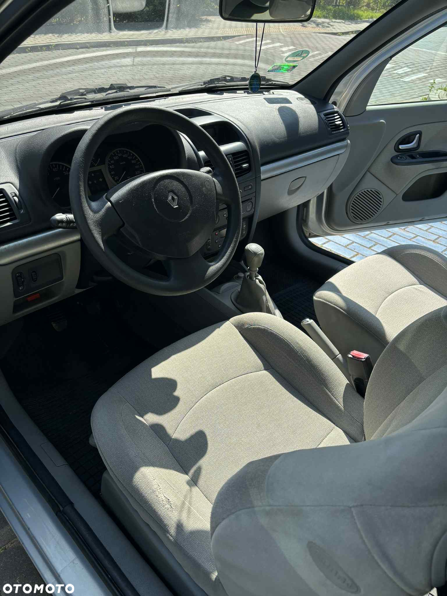 Renault Clio 1.4i RT 16V - 6