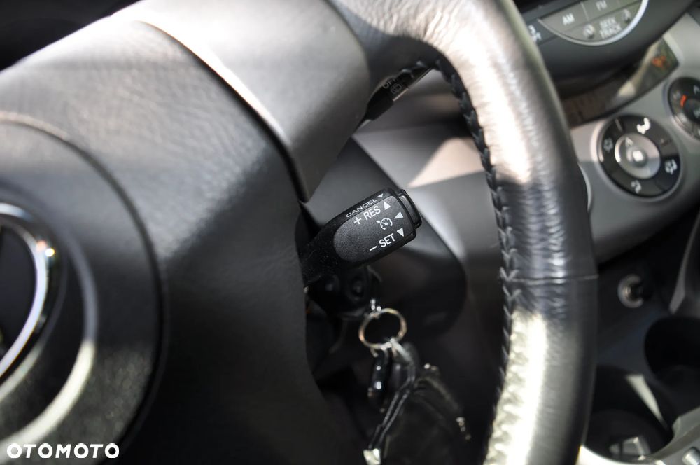 Toyota RAV4 2.0 4x4 Automatik - 33